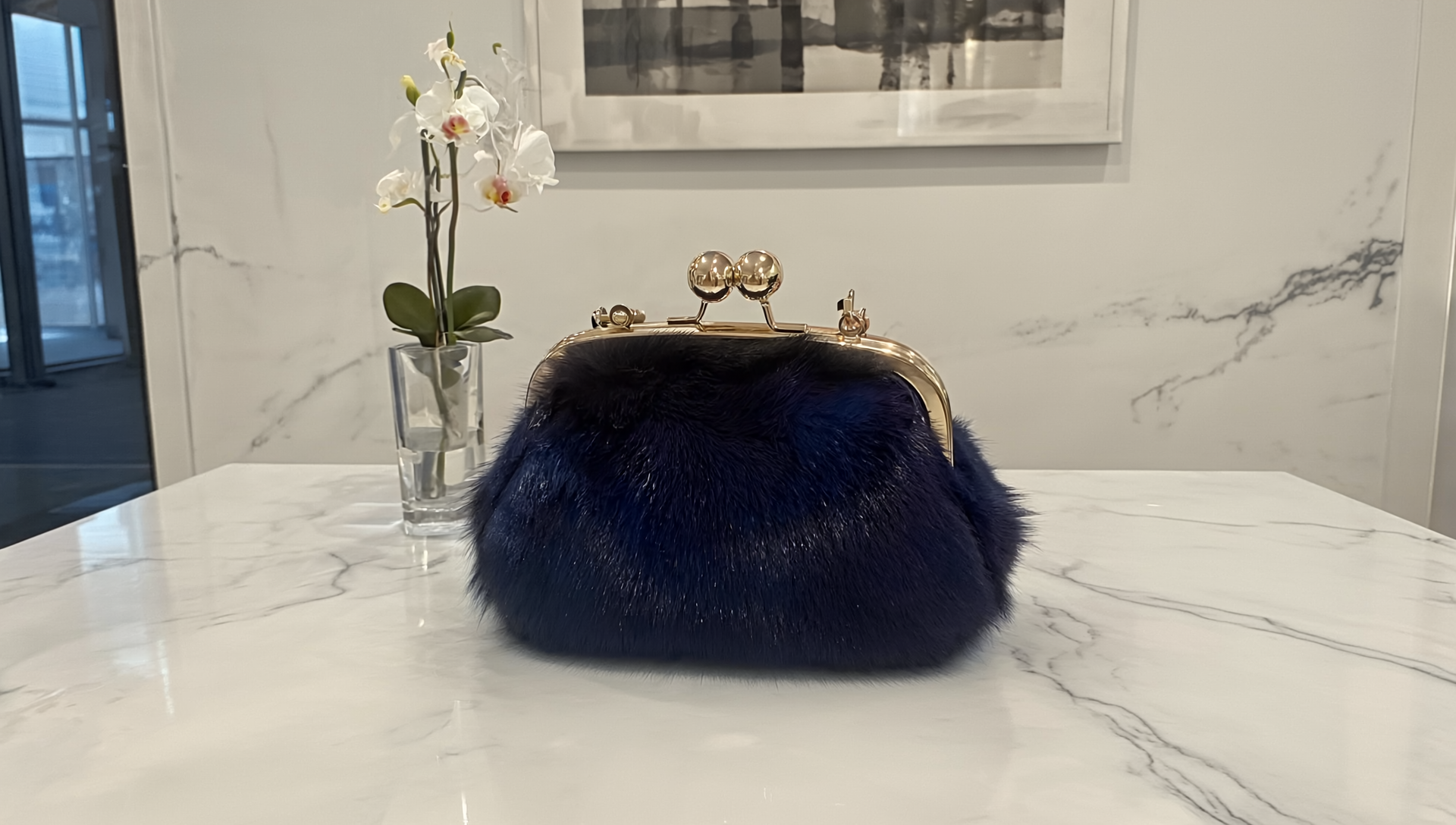 HALO - Borsa Guia's 1964 Clutch in Pelliccia di Agnello Blu Notte – Edizione Limitata