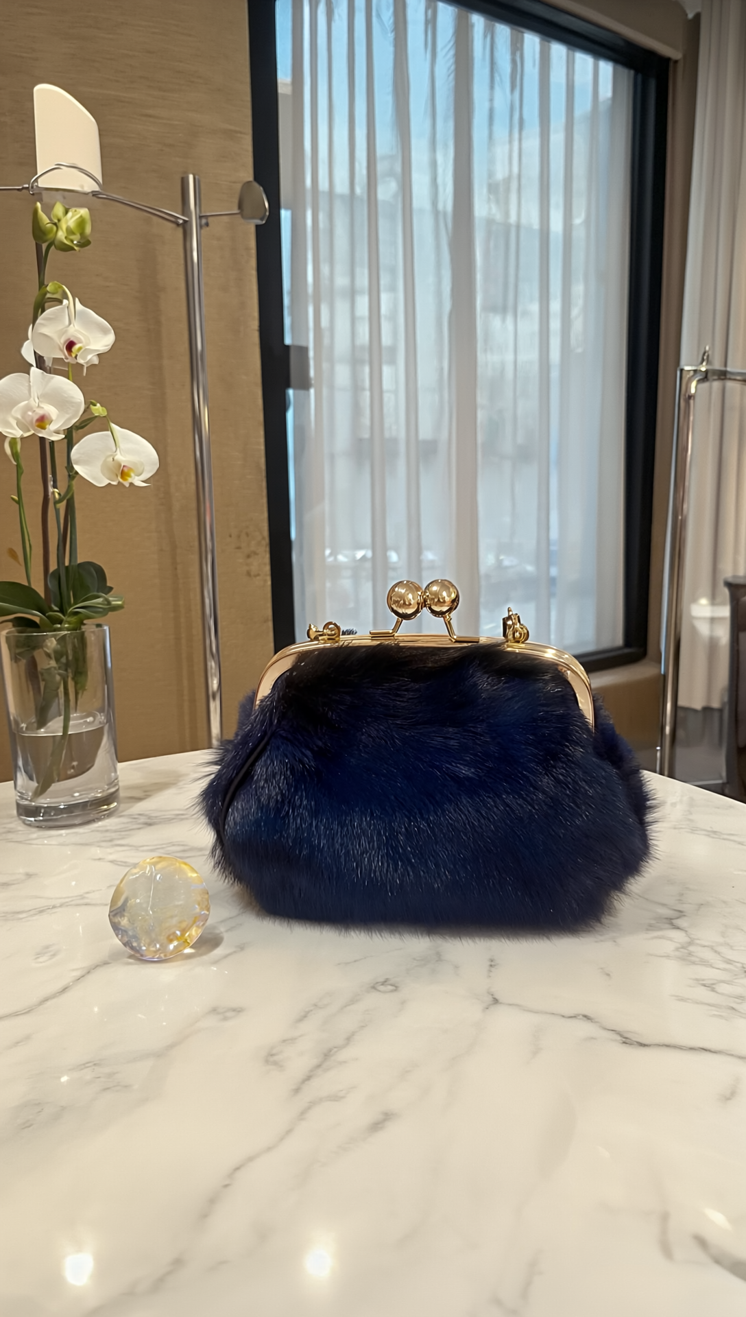 HALO - Borsa Guia's 1964 Clutch in Pelliccia di Agnello Blu Notte – Edizione Limitata